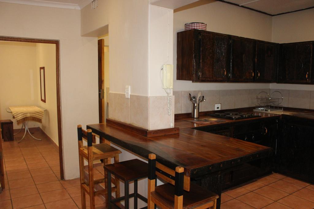 Charming Self Catering Apartment Phalaborwa Esterno foto