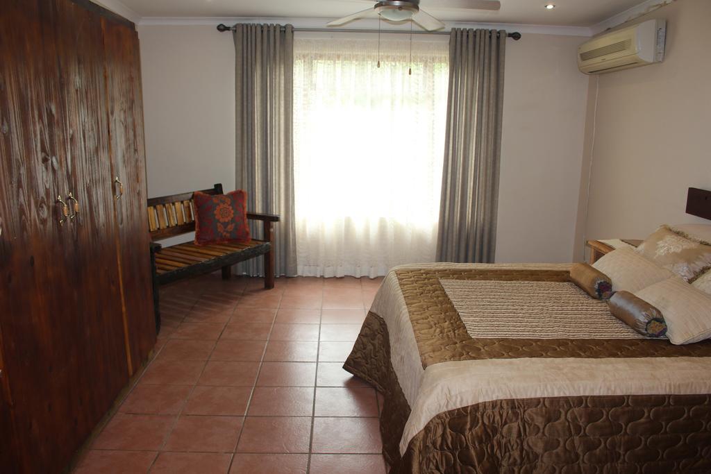 Charming Self Catering Apartment Phalaborwa Esterno foto