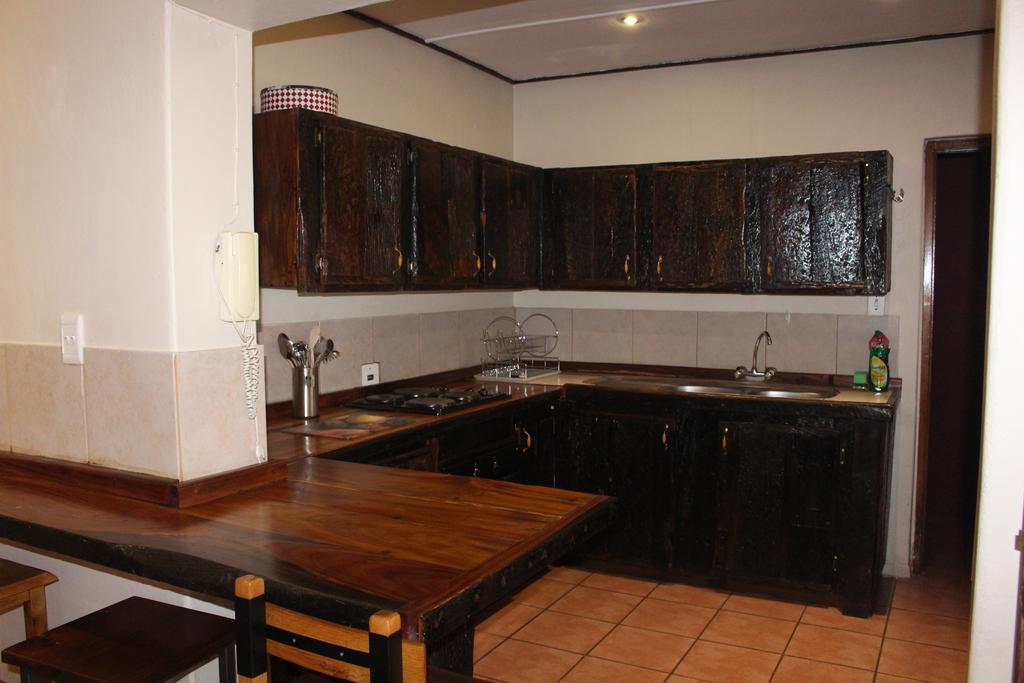 Charming Self Catering Apartment Phalaborwa Esterno foto