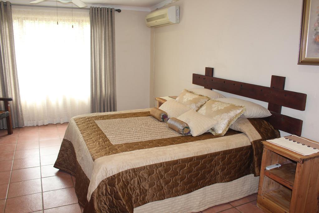 Charming Self Catering Apartment Phalaborwa Esterno foto