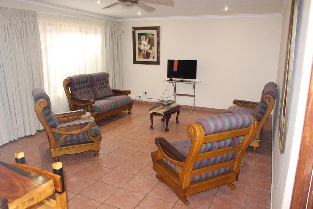 Charming Self Catering Apartment Phalaborwa Esterno foto