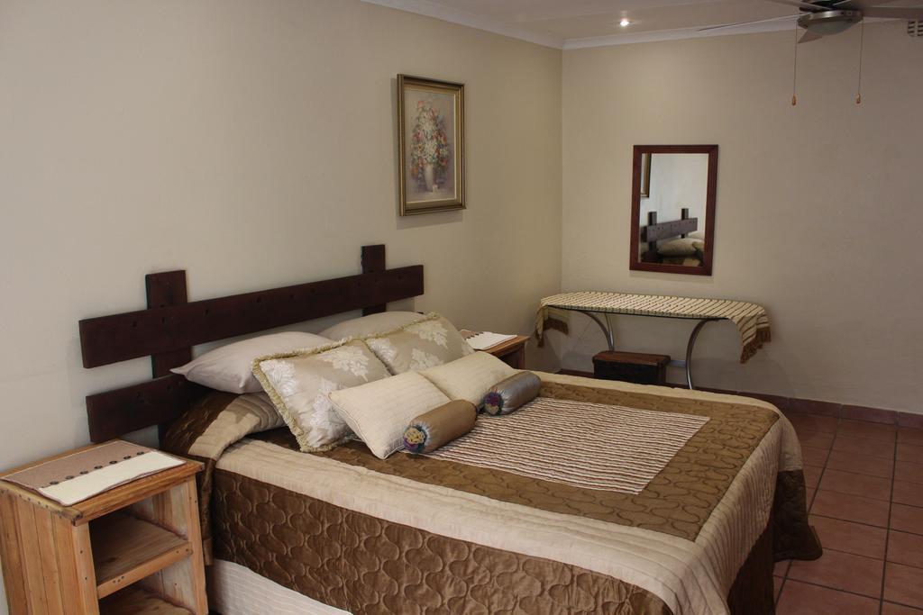 Charming Self Catering Apartment Phalaborwa Esterno foto