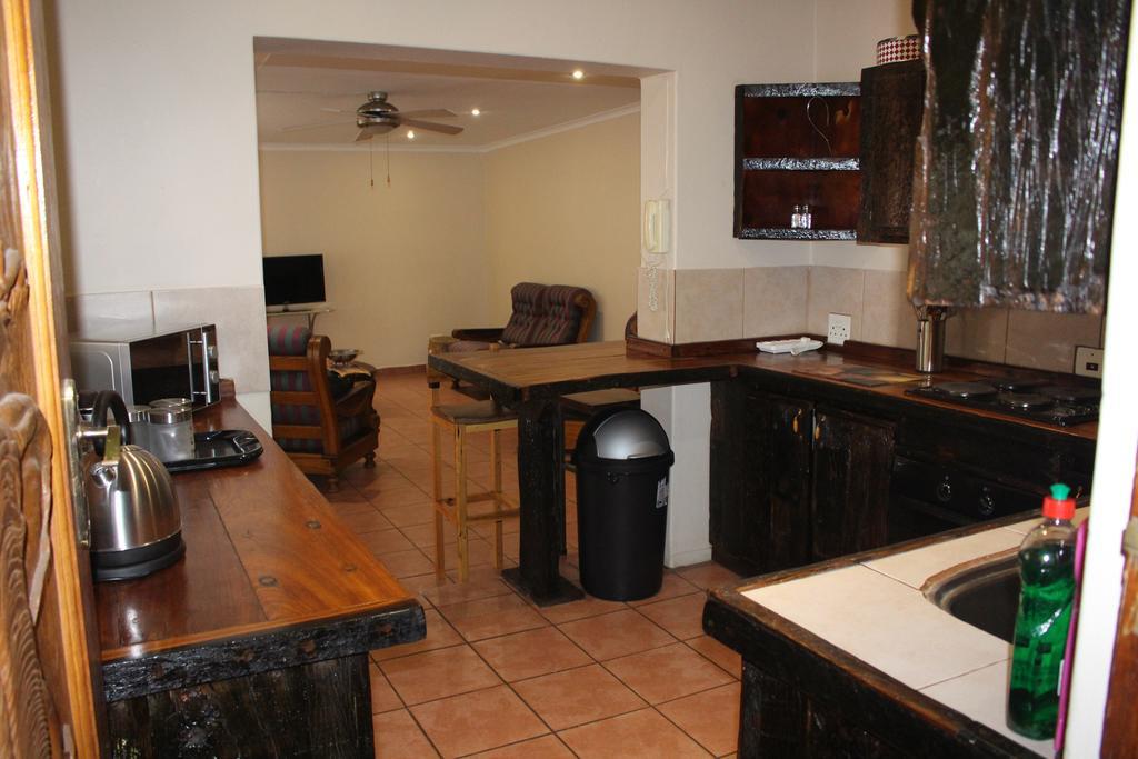 Charming Self Catering Apartment Phalaborwa Esterno foto