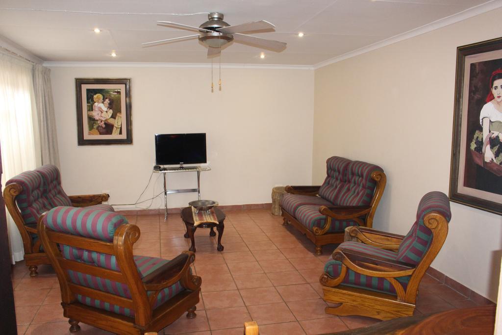 Charming Self Catering Apartment Phalaborwa Esterno foto