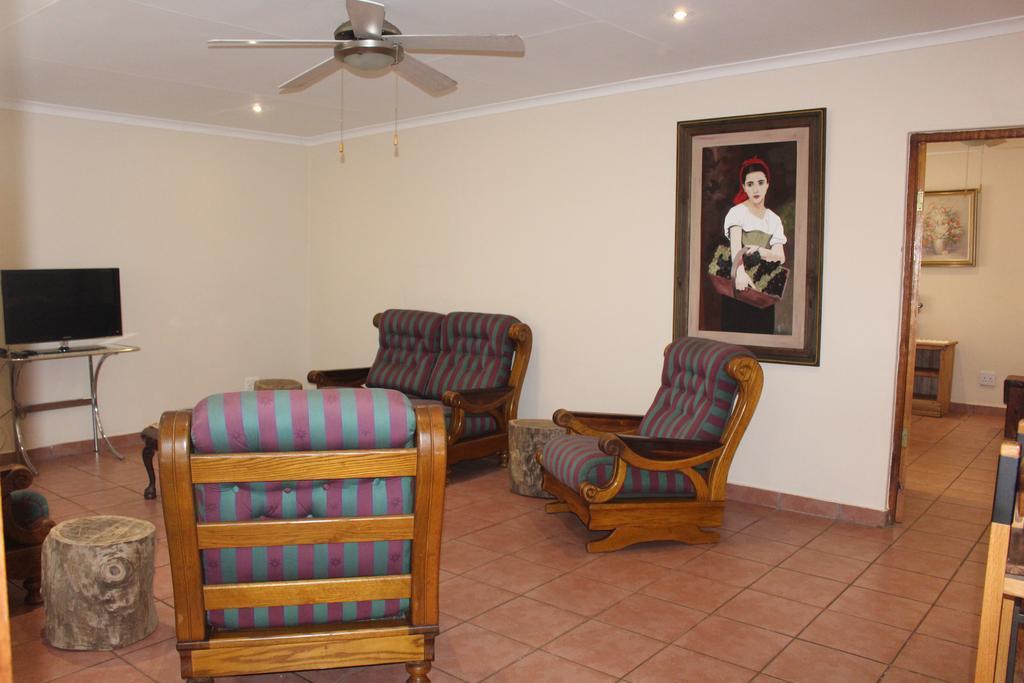 Charming Self Catering Apartment Phalaborwa Esterno foto