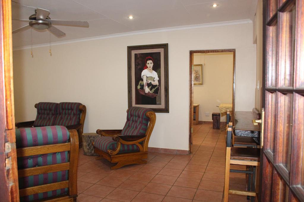 Charming Self Catering Apartment Phalaborwa Esterno foto